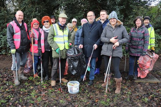 Featured image for “Wickford Wombles receive new litter pickers from council clean-up fund”
